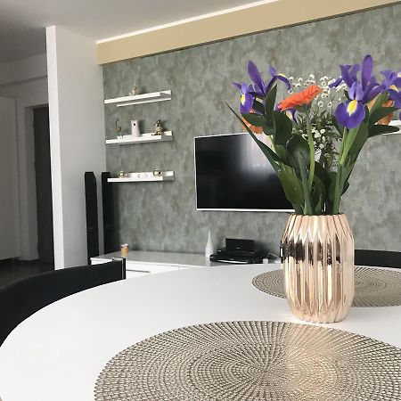 Pipera Lake View By Acme Rent 부쿠레슈티 외부 사진